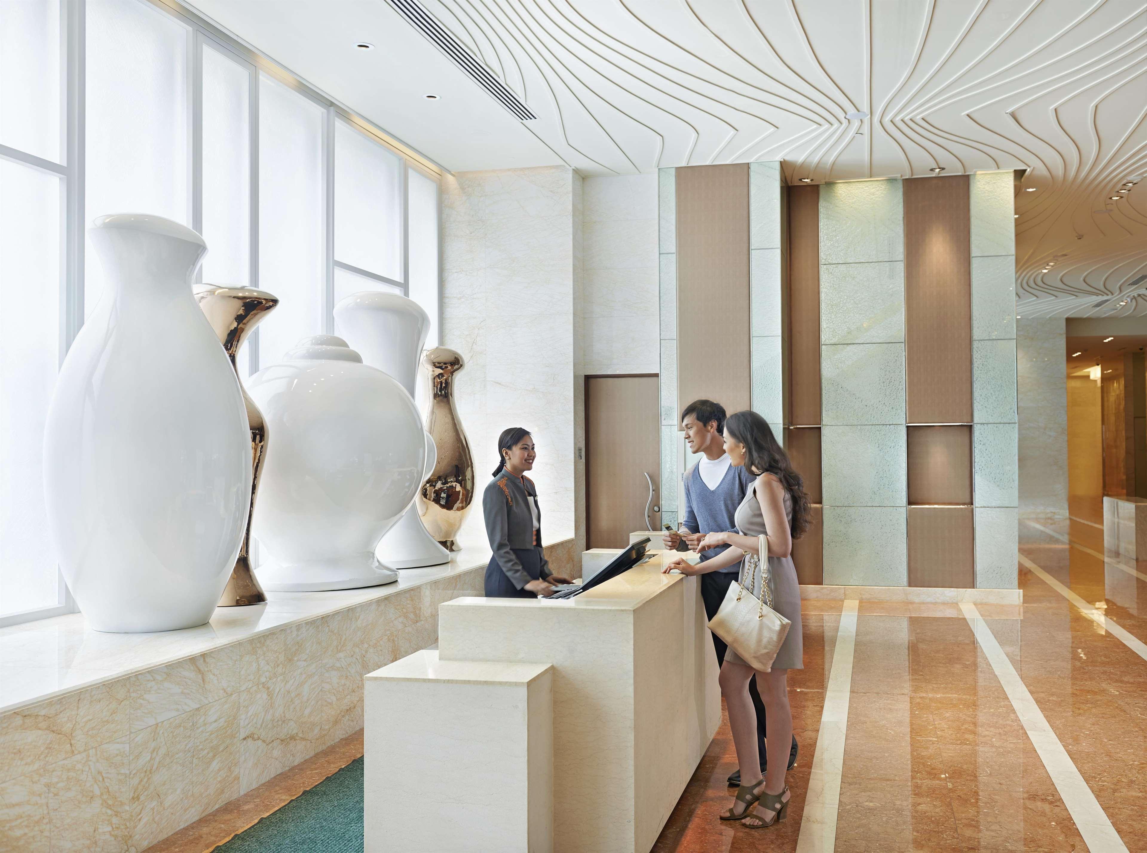 Fairmont Makati Hotel Makati City Екстериор снимка Concierge at the Mandarin Oriental, Hong Kong