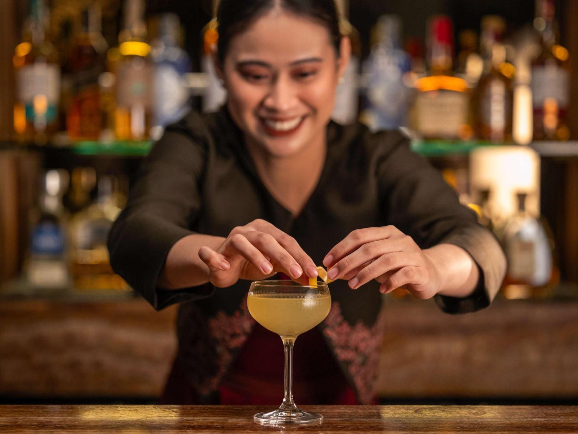Fairmont Makati Hotel Makati City Екстериор снимка A bartender at work