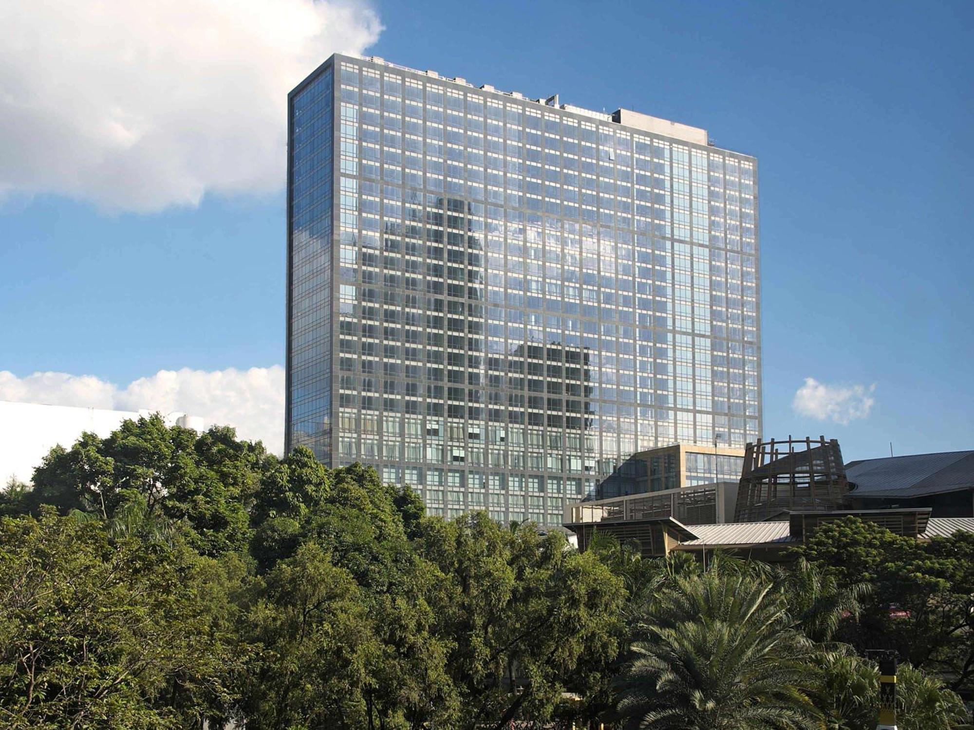 Fairmont Makati Hotel Makati City Екстериор снимка The 101-story, 1,000-room, 1.2 million square feet (111,000 m2) Hyatt Regency Houston is the largest hotel in Texas.