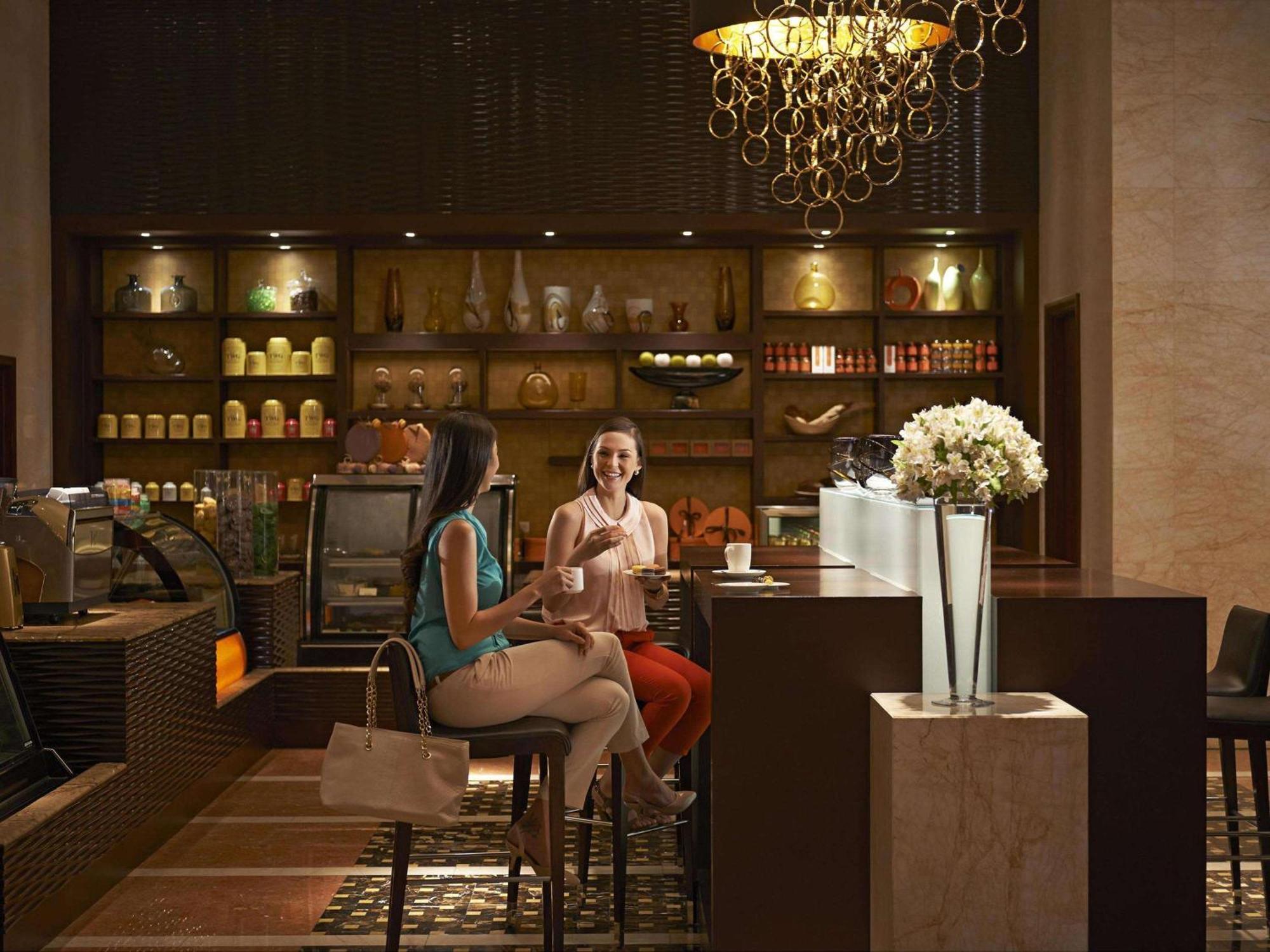 Fairmont Makati Hotel Makati City Екстериор снимка The Coffee Bar