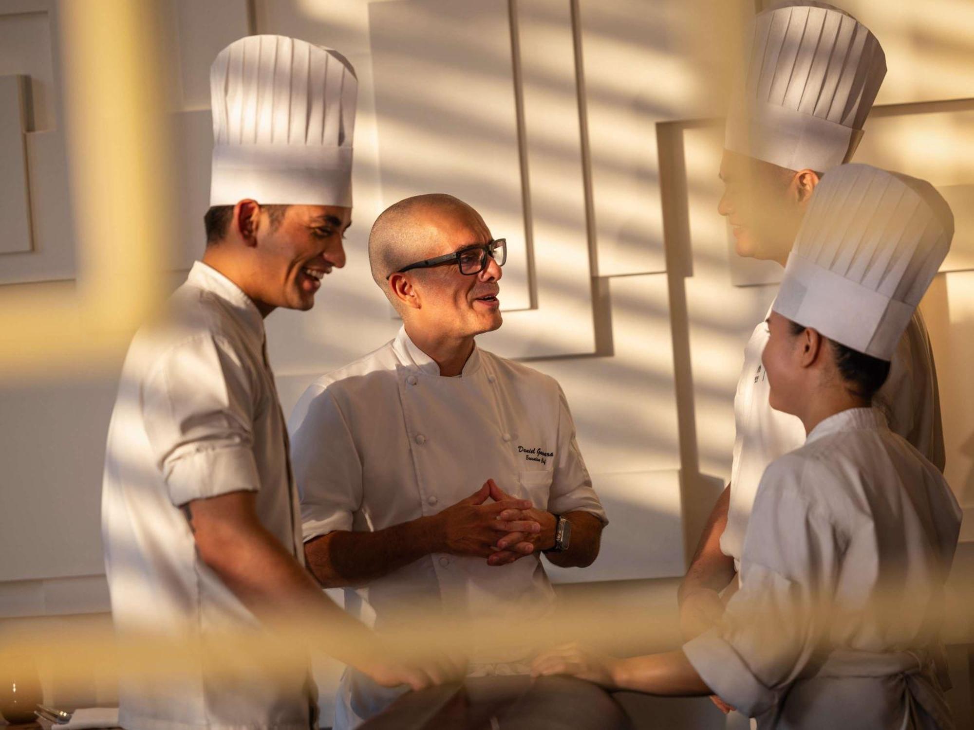 Fairmont Makati Hotel Makati City Екстериор снимка Chef de cuisine with his sous-chefs