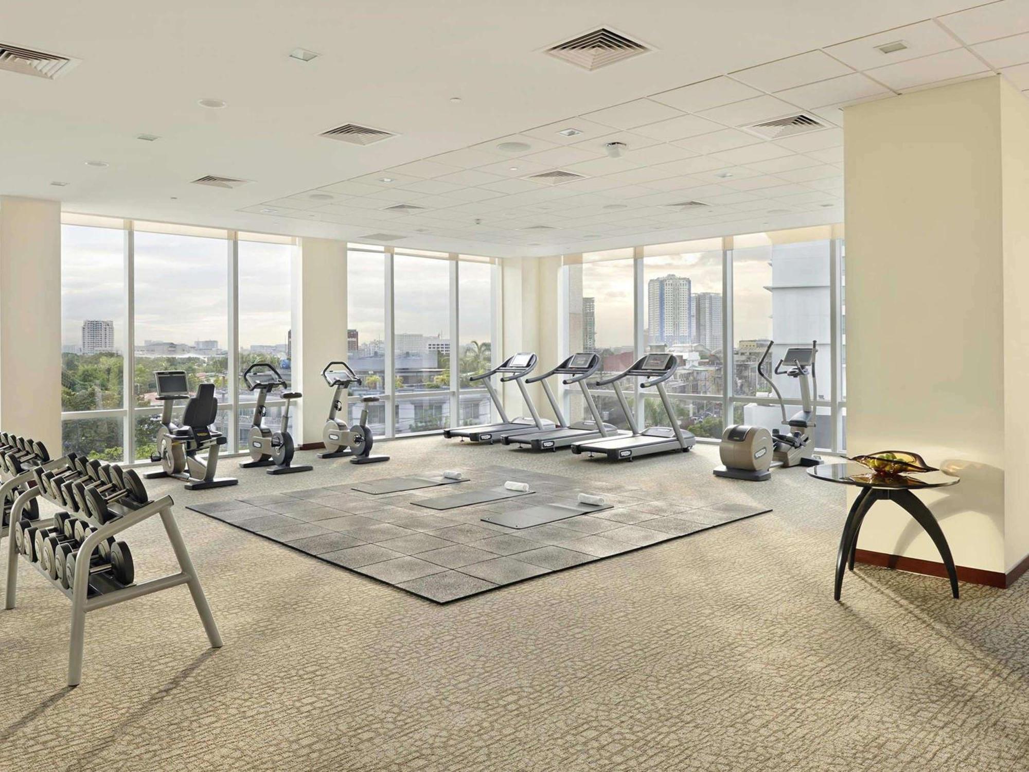 Fairmont Makati Hotel Makati City Екстериор снимка The gym at the 1000 Museum