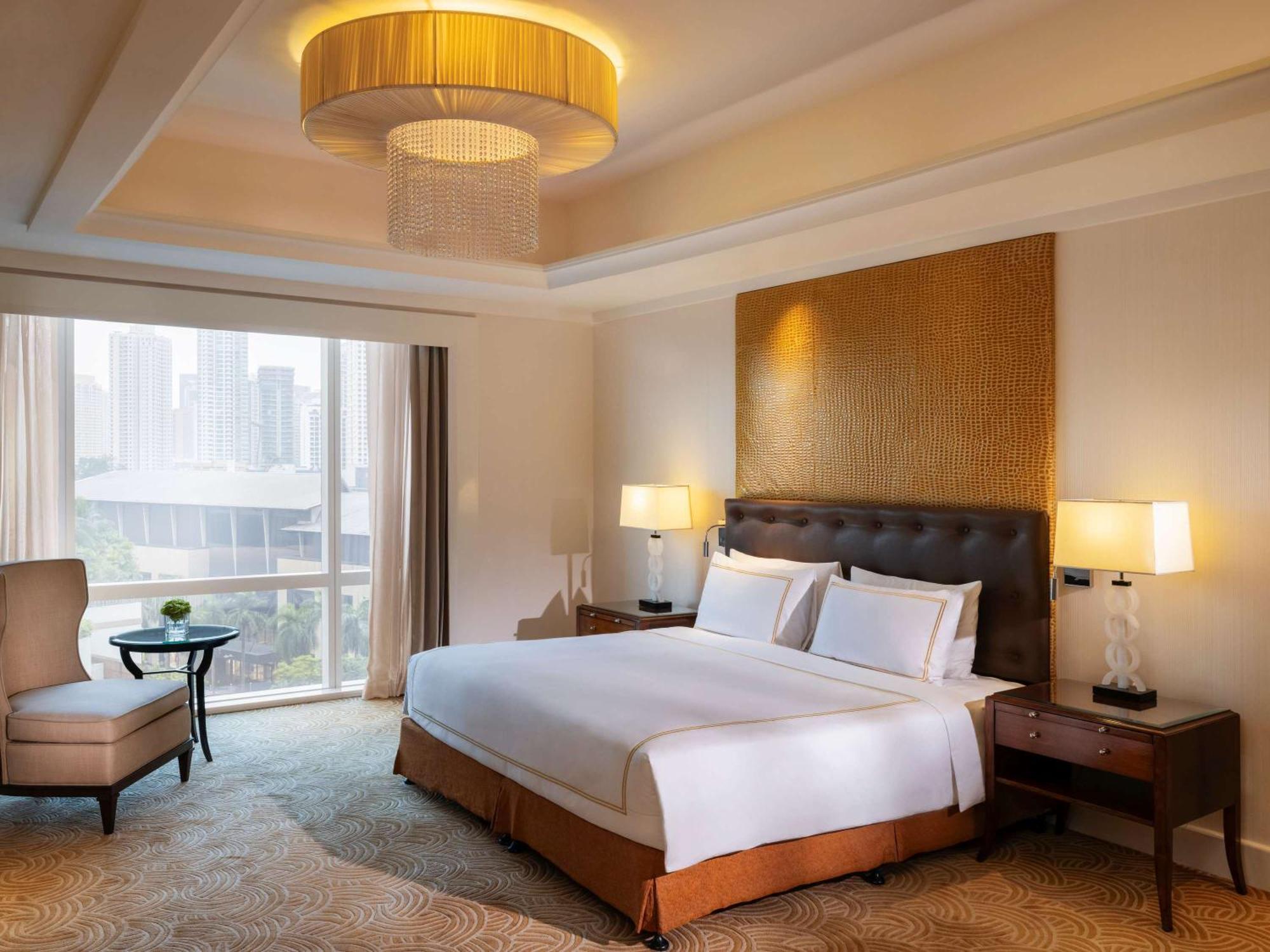 Fairmont Makati Hotel Makati City Екстериор снимка A bedroom at the hotel