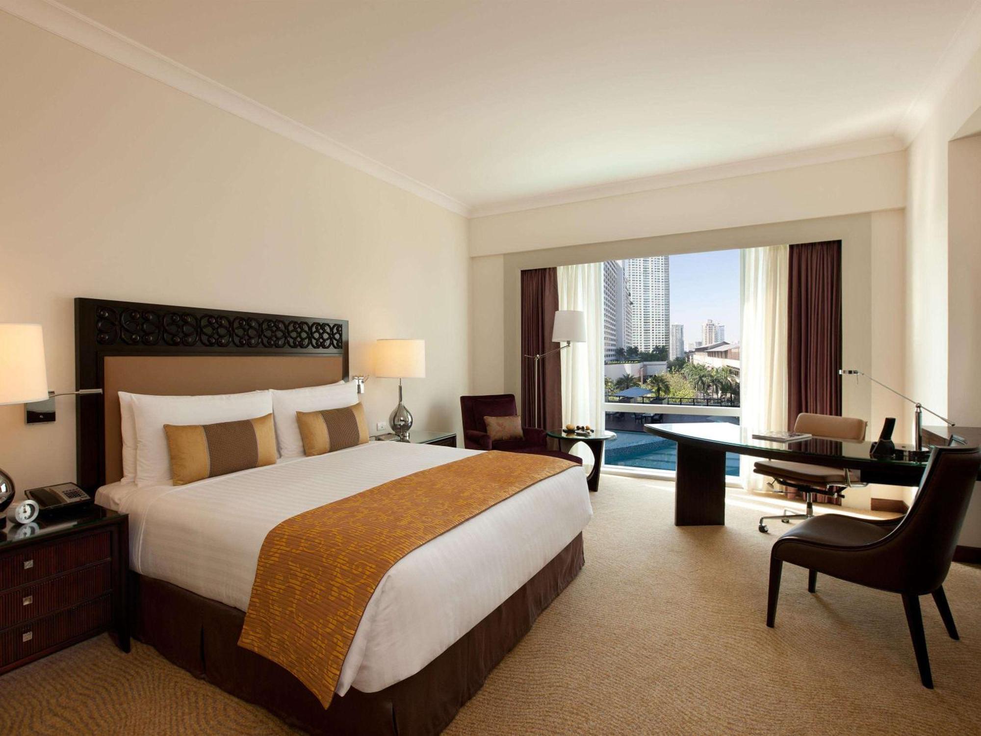 Fairmont Makati Hotel Makati City Екстериор снимка A room at the hotel