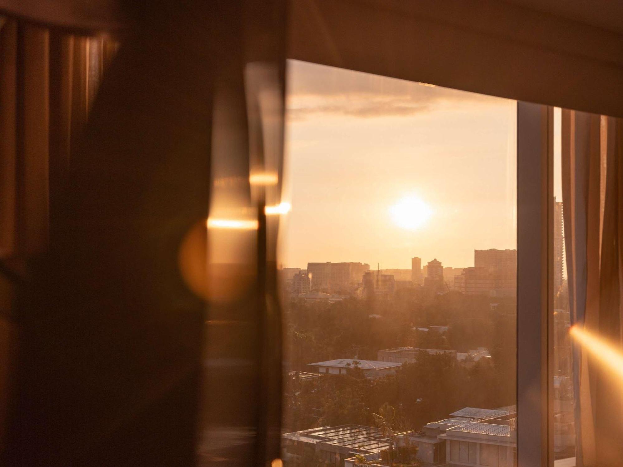 Fairmont Makati Hotel Makati City Екстериор снимка Sunset view from the 10th floor