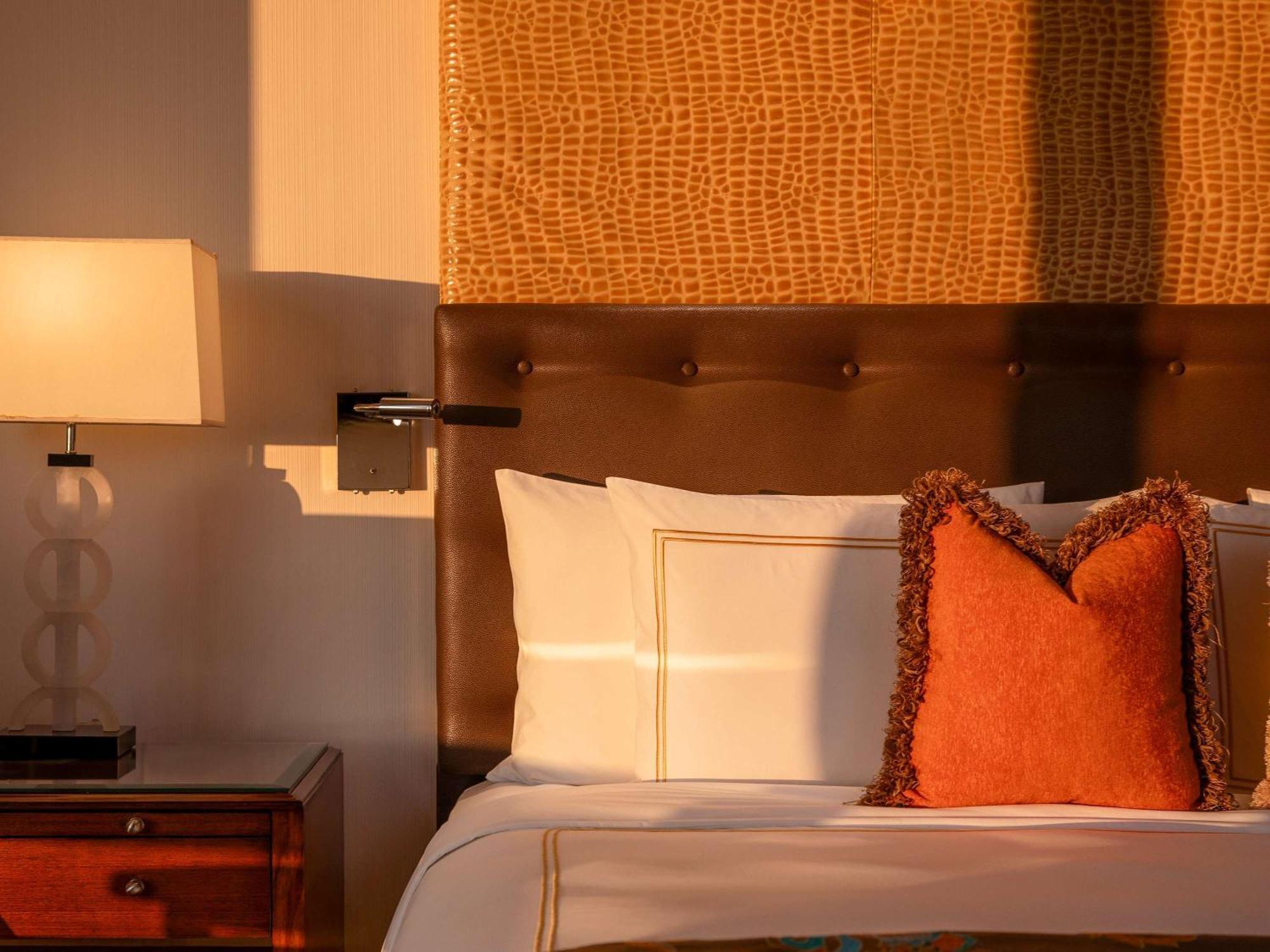 Fairmont Makati Hotel Makati City Екстериор снимка A bed with a headboard