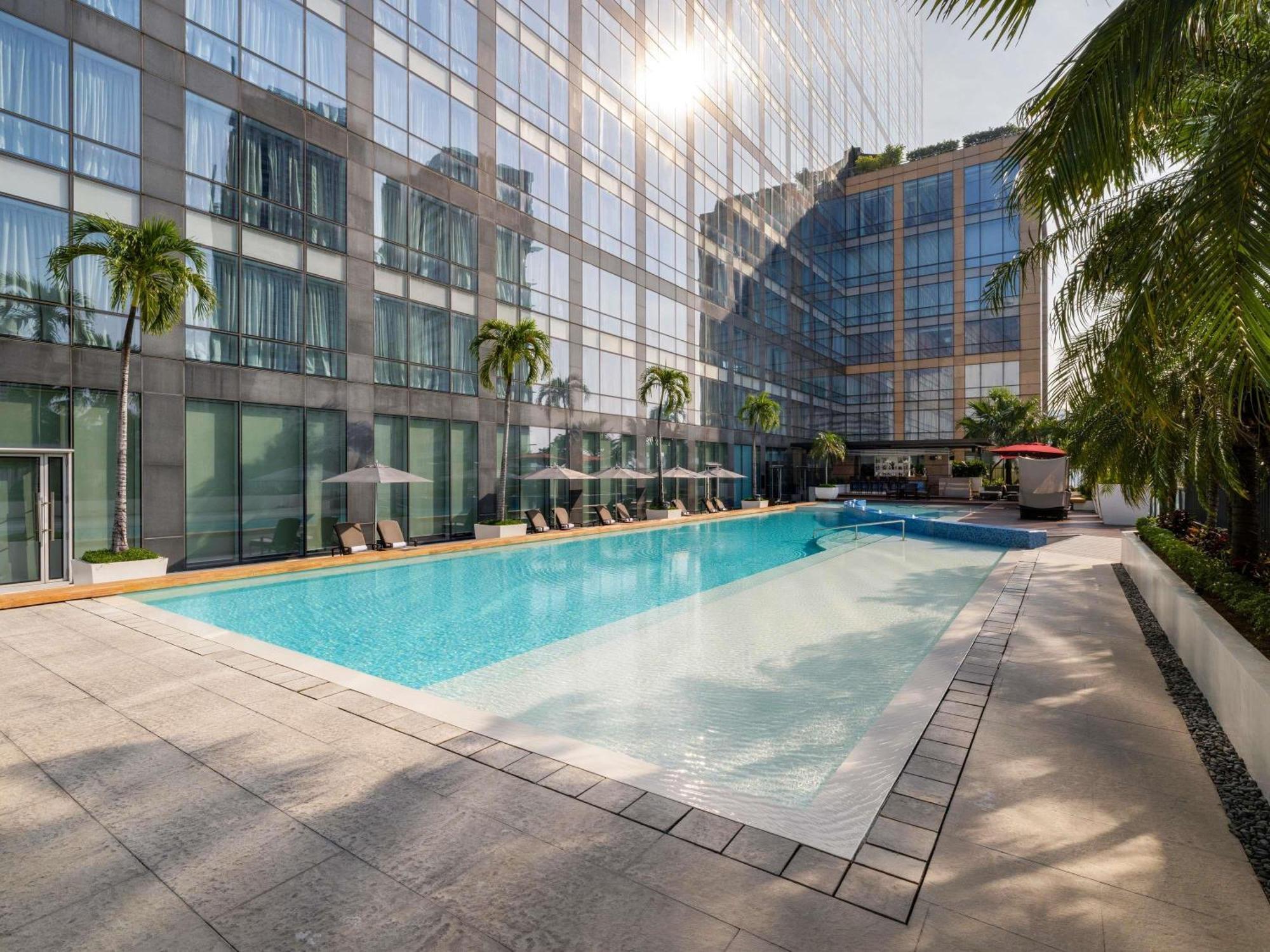 Fairmont Makati Hotel Makati City Екстериор снимка